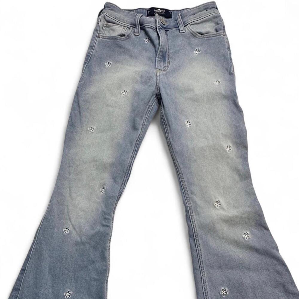 Hollister Flared Light Denim Jeans Size 2 With Embroidered Flowers